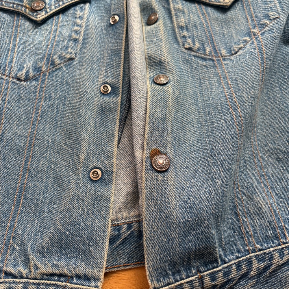 Levi's Light Blue Denim Jacket VINTAGE - Picture 3 of 10